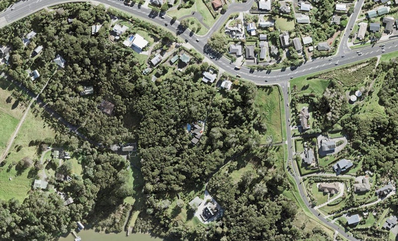 211 Whangaparaoa Road, Red Beach, Whangaparāoa - Carousel 1