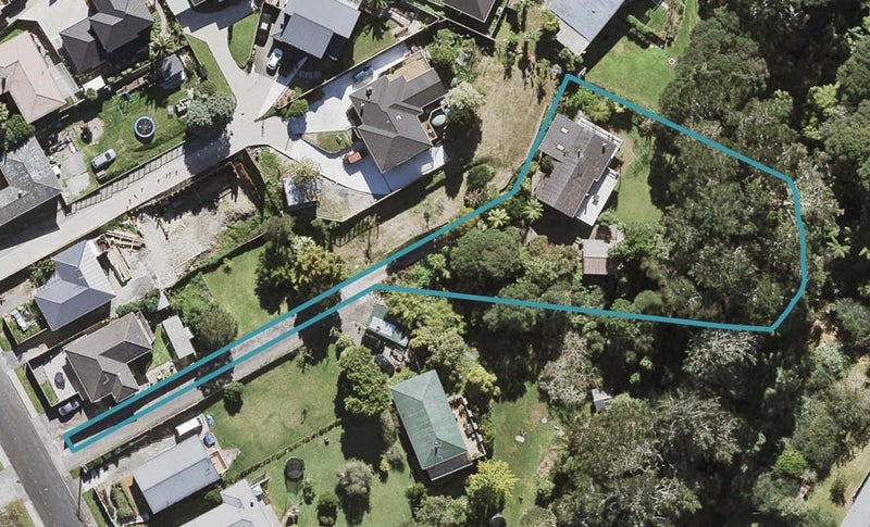 18 Crystal Avenue, Glendene, Auckland - Carousel 1