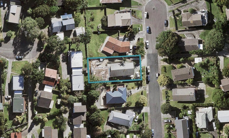 8 Celeste Place, Totara Vale, Auckland - Carousel 1