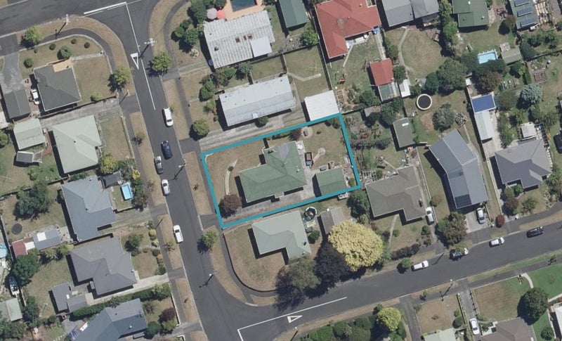 12 Augusta Street, Fairfield, Hamilton - Carousel 1