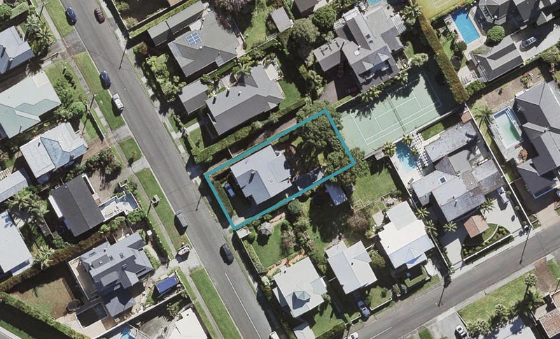3 Palmerston Road, Birkenhead, Auckland - Carousel 1