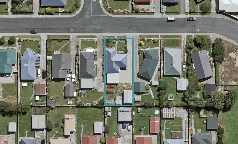 61 Lothian Crescent, Strathern, Invercargill - Carousel 1