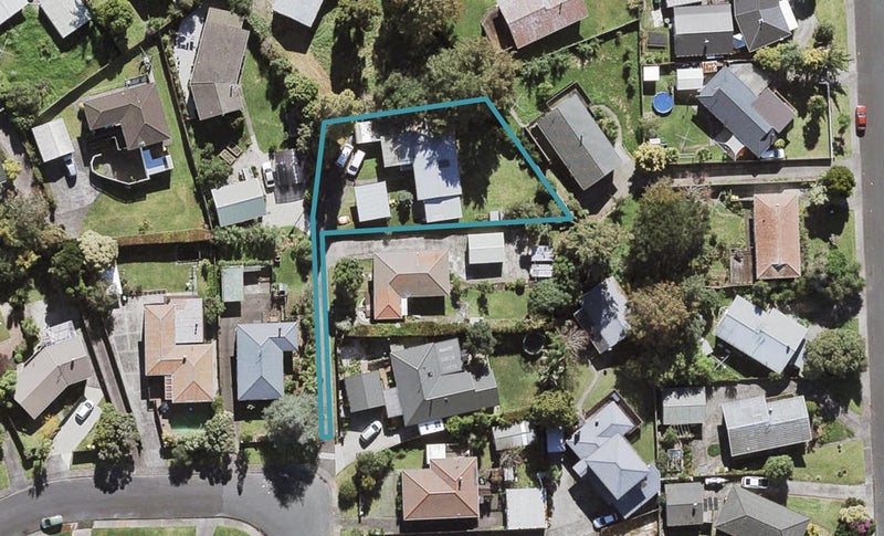 27 Bodi Place, Te Atatu South, Auckland - Carousel 1