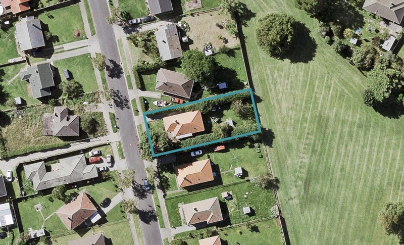 18 Wimbledon Crescent, Glen Innes, Auckland - Carousel 1
