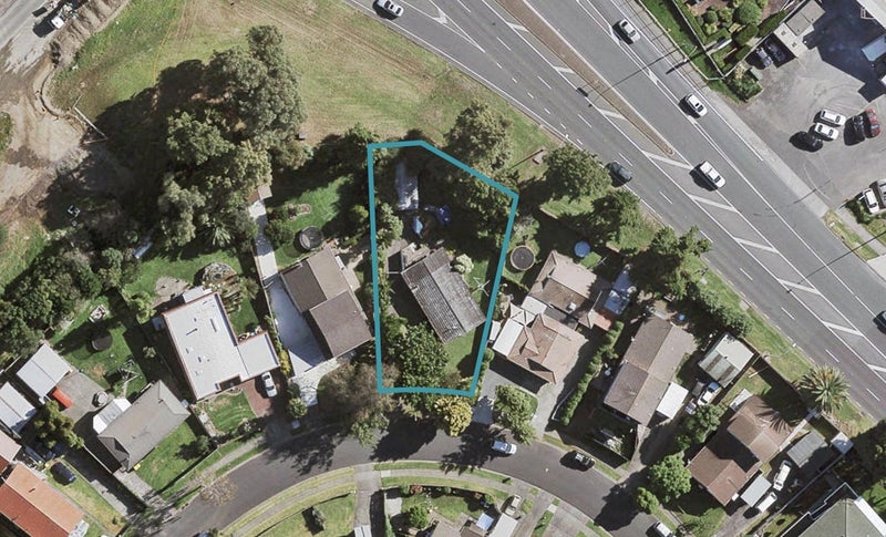 52 Challen Close, Conifer Grove, Takanini - Carousel 1