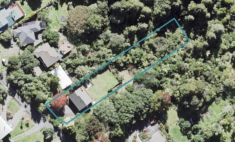 15 Raroa Terrace, Waiatarua, Auckland - Carousel 1