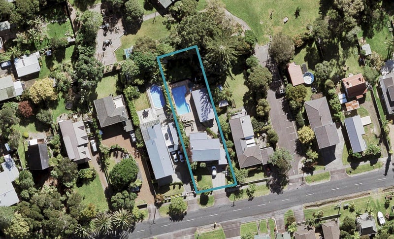 42 Ferry Parade, Herald Island, Auckland - Carousel 1