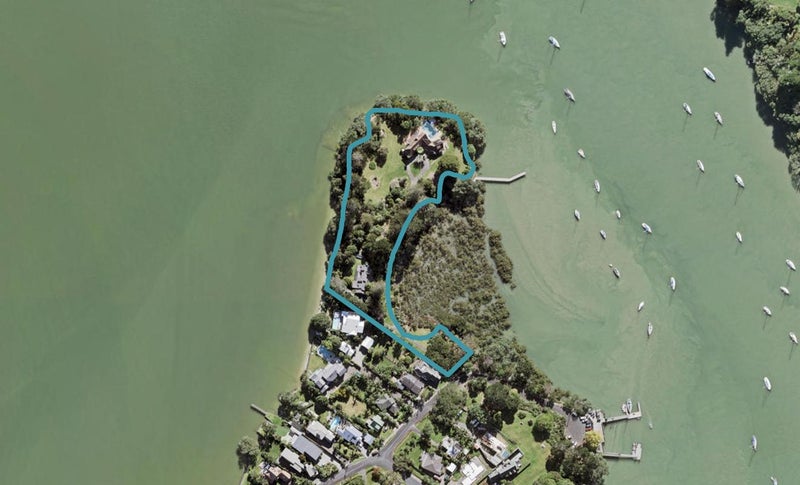 16 Twin Wharf Road, Herald Island, Auckland - Carousel 1