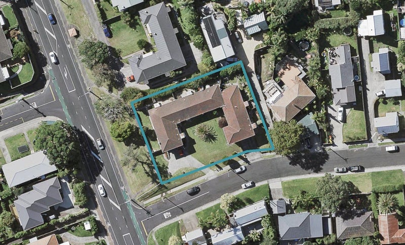 2/40 Lake Road, Narrow Neck, Auckland - Carousel 1
