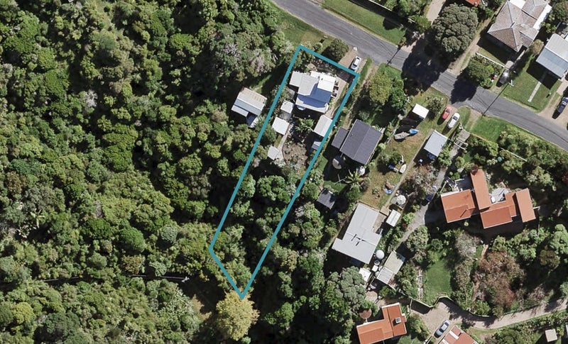 11 Tahatai Road, Oneroa, Waiheke Island - Carousel 1