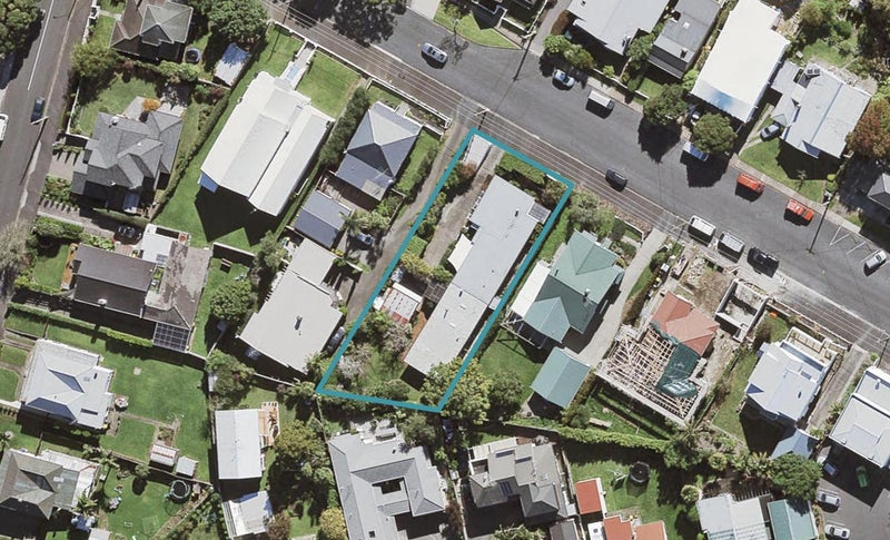 1/10 Rodney Road, Northcote Point, Auckland - Carousel 1