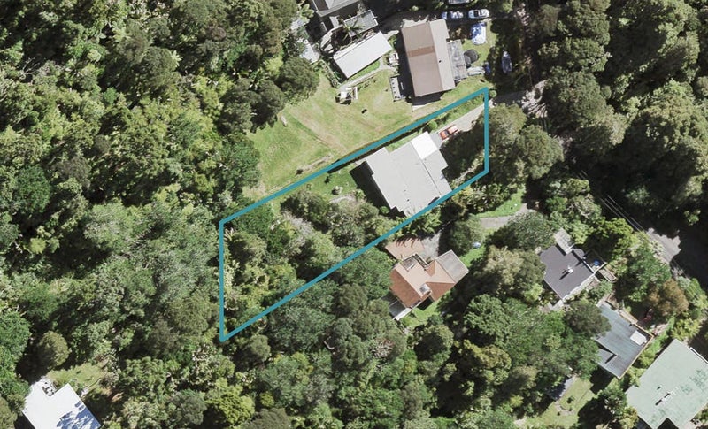 10 Mahoe Road, Titirangi, Auckland - Carousel 1