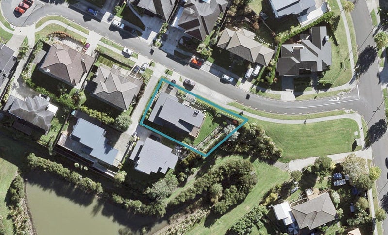 6 Lakeridge Close, Northcross, Auckland - Carousel 1