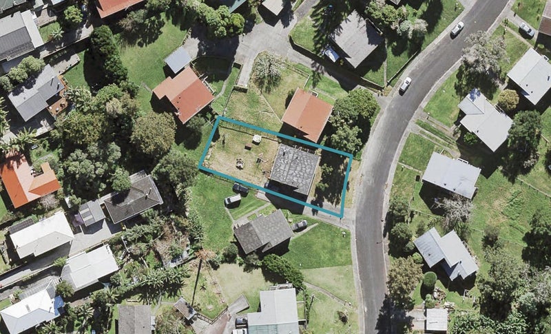 18 Lysander Crescent, Beach Haven, Auckland - Carousel 1