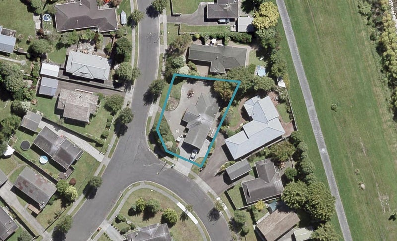 8 Delaware Grove, Totara Park, Upper Hutt - Carousel 1