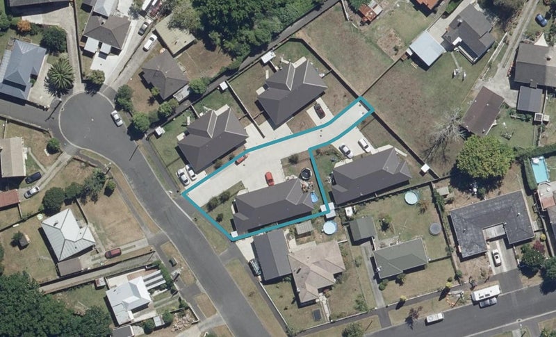 1/18 Balloch Street, Fairfield, Hamilton - Carousel 1