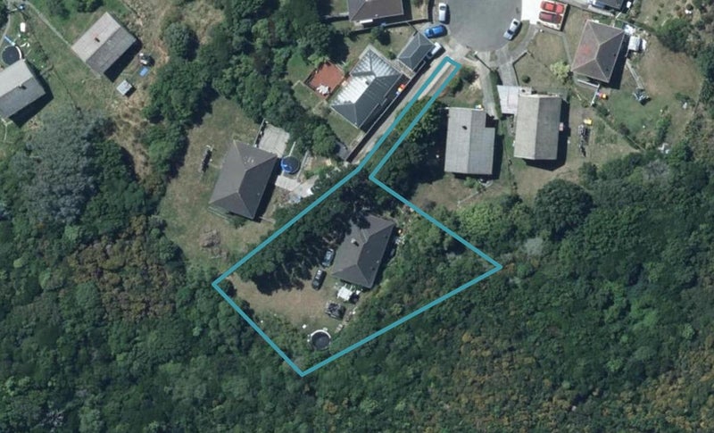35 Northumberland Street, Cannons Creek, Porirua - Carousel 1