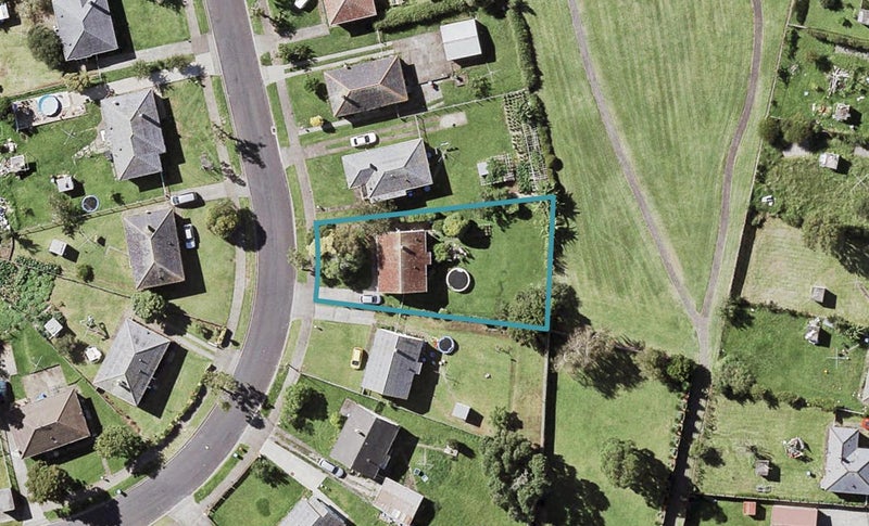 36 Wimbledon Crescent, Glen Innes, Auckland - Carousel 1