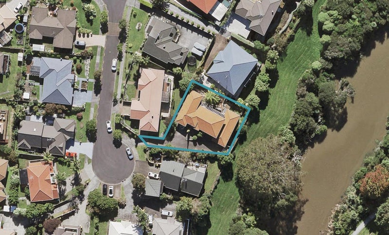 4 Hoya Court, Henderson, Auckland - Carousel 1