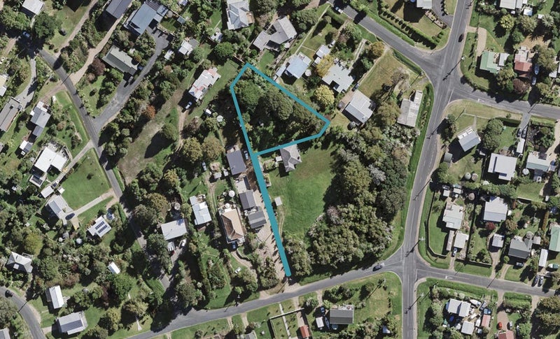10 Nikau Road, Oneroa, Waiheke Island - Carousel 1