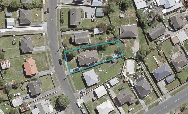 4 Lockwood Crescent, Taita, Lower Hutt - Carousel 1
