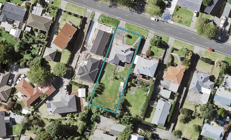 32 Rodney Street, Howick, Auckland - Carousel 1