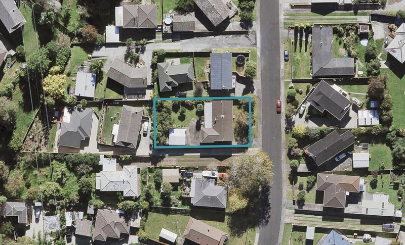 19 Vina Place, Massey, Auckland - Carousel 1