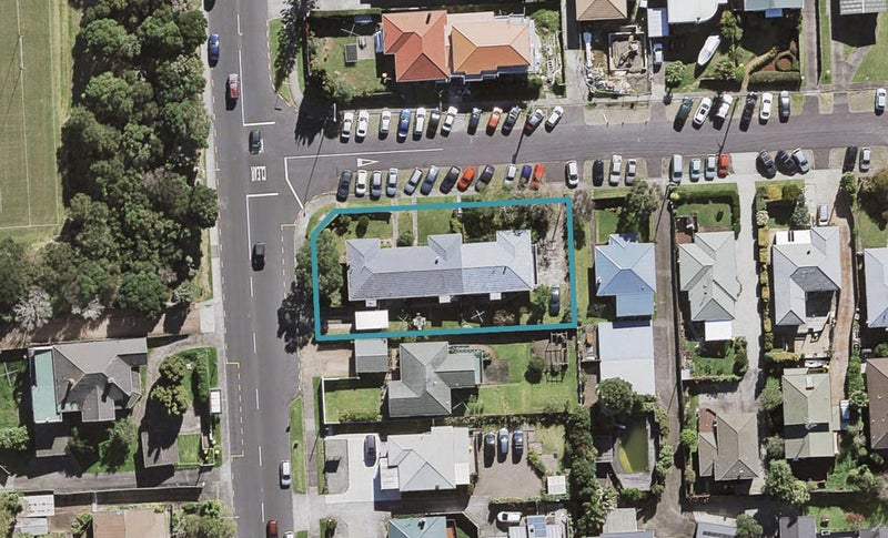 2/1 Waratah Street, Birkenhead, Auckland - Carousel 1