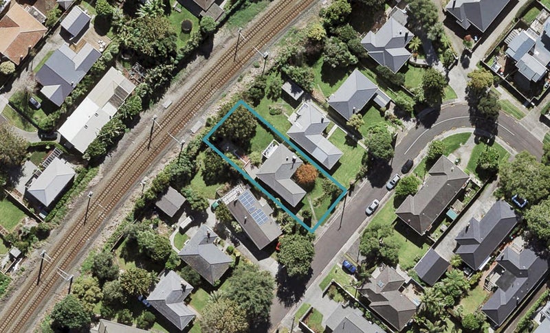 5 Caughey Place, Mount Albert, Auckland - Carousel 1
