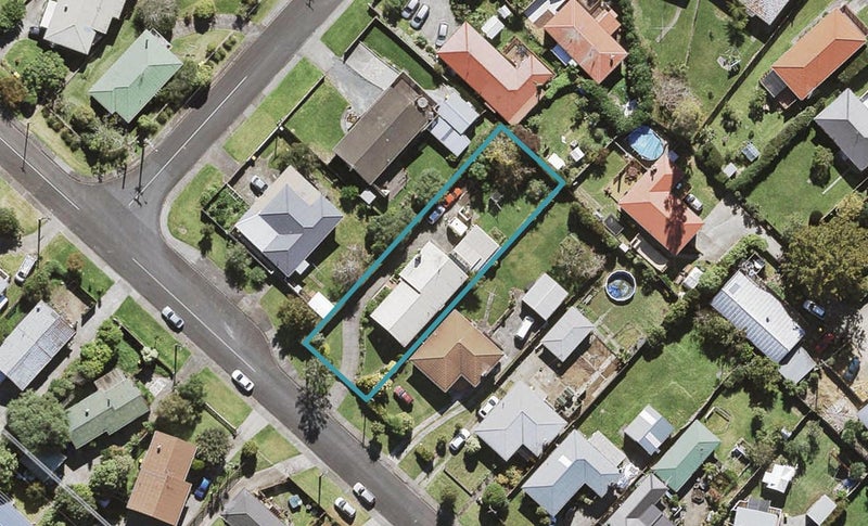 14 Huruhuru Road, Massey, Auckland - Carousel 1