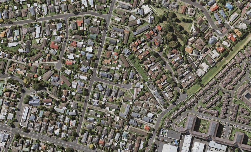 2/4 Raphoe Place, Ellerslie, Auckland - Carousel 1