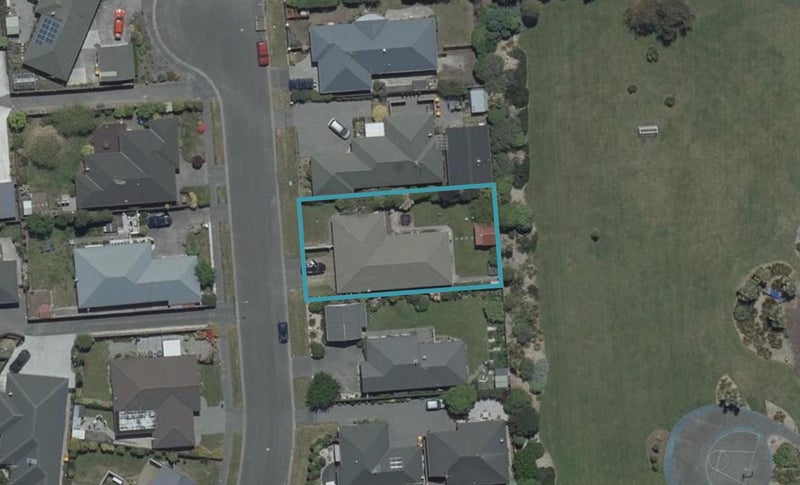 16 Giles Place, Shirley, Christchurch - Carousel 1
