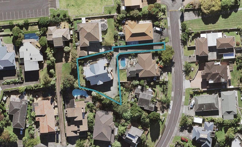 8 Milwaukee Place, Glendene, Auckland - Carousel 1
