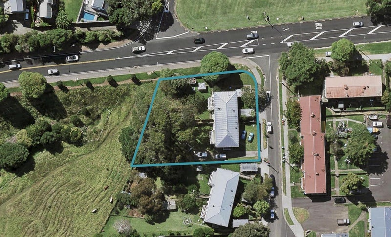 1 Brenton Place, Orakei, Auckland - Carousel 1