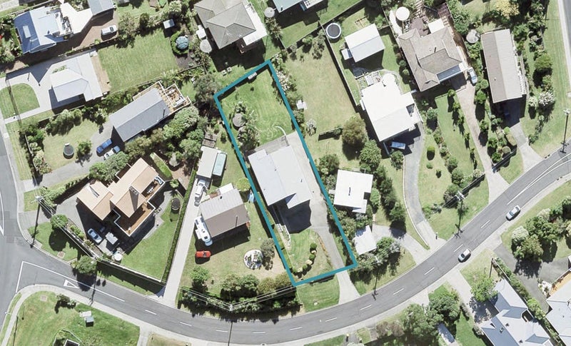60 SHAKESPEAR RD, Army Bay, Whangaparaoa - Carousel 1