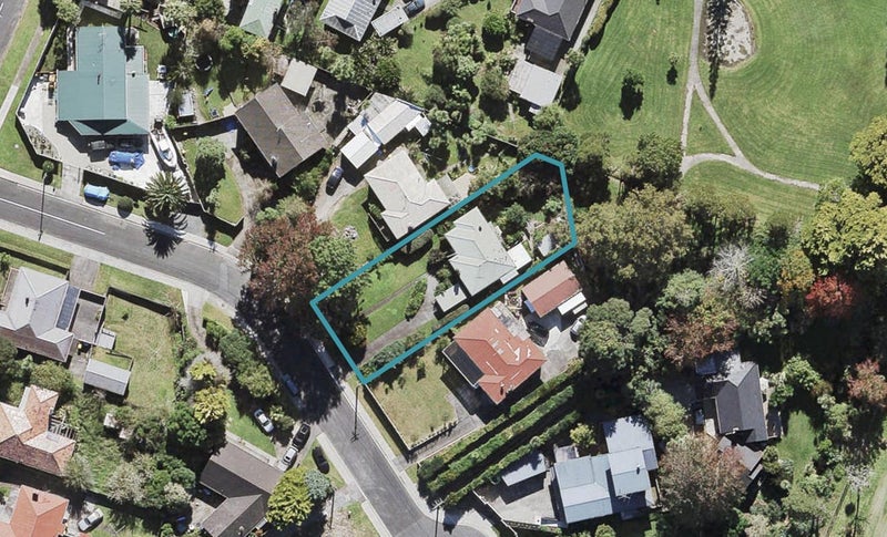 8 Rerewai Place, Kelston, Auckland - Carousel 1
