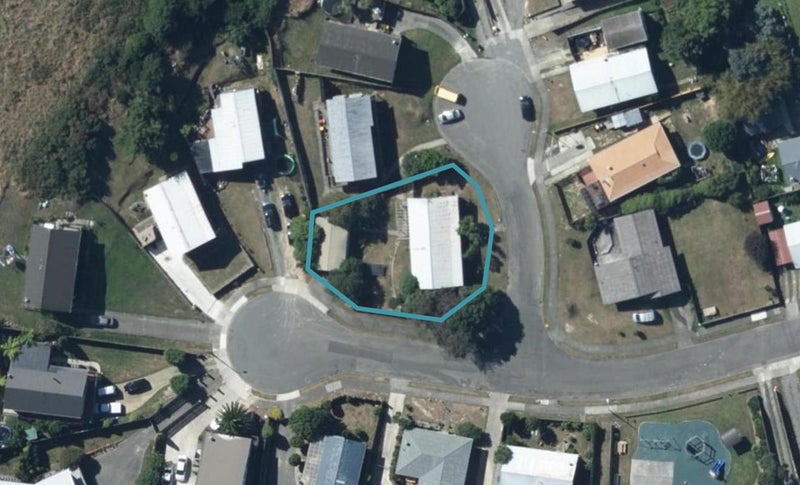 1 Akeake Grove, Takapuwahia, Porirua - Carousel 1