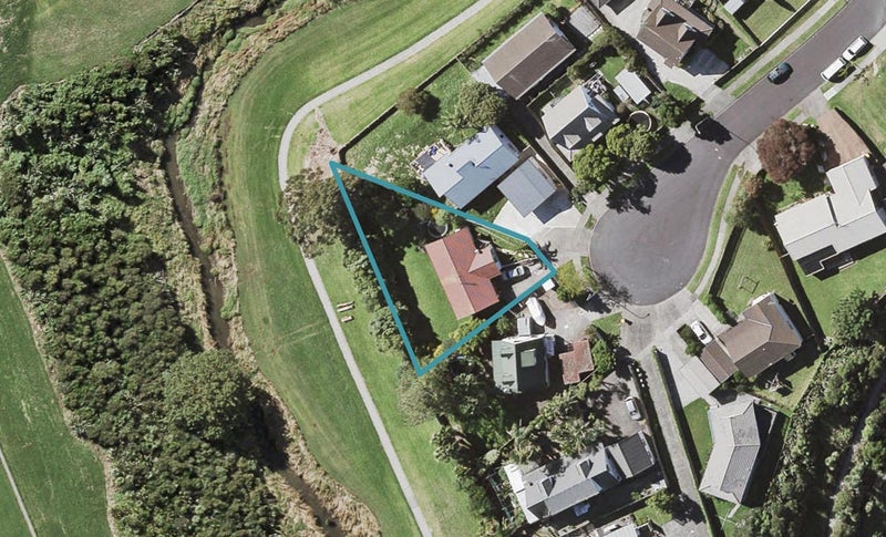 50 De Quincey Terrace, Highland Park, Auckland - Carousel 1