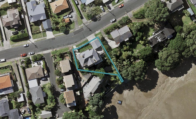 63 Norwood Road, Bayswater, Auckland - Carousel 1