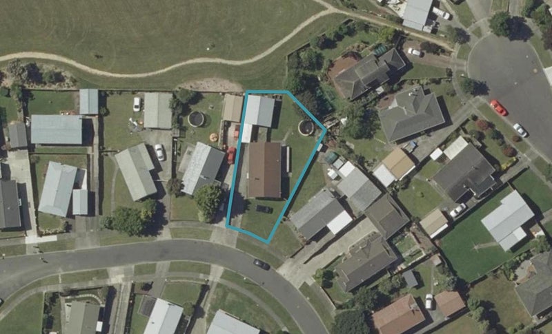 16 Cargill Grove, Kelvin Grove, Palmerston North - Carousel 1
