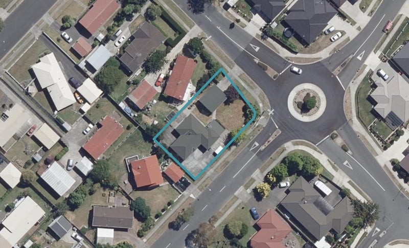 2 Dixon Road, Fitzroy, Hamilton - Carousel 1