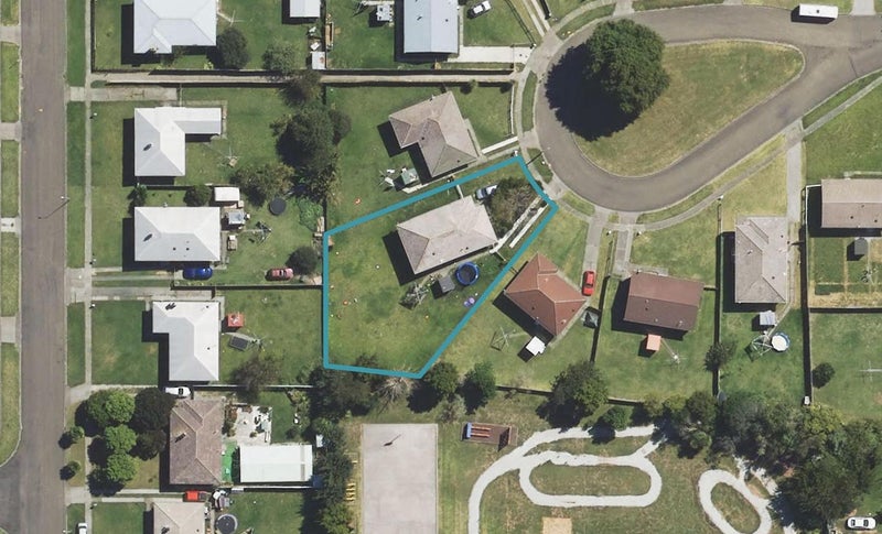 11 Davy Place, Outer Kaiti, Gisborne - Carousel 1