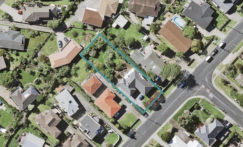 82 Litten Road, Cockle Bay, Auckland - Carousel 1