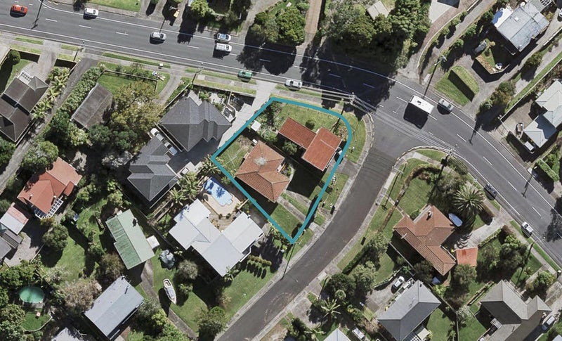 1/1 Edgeworth Road, Glenfield, Auckland - Carousel 1