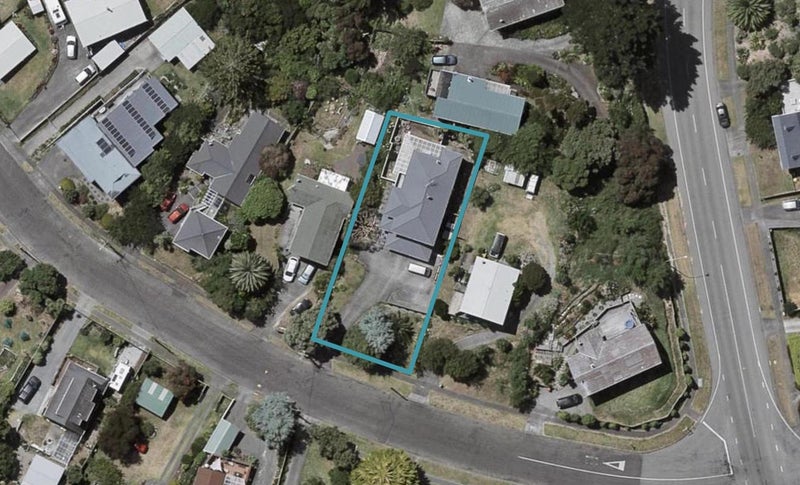 11 Kaitawa Street, Waikanae Beach, Waikanae - Carousel 1