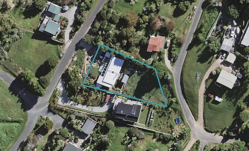 24 Park Road, Surfdale, Waiheke Island - Carousel 1
