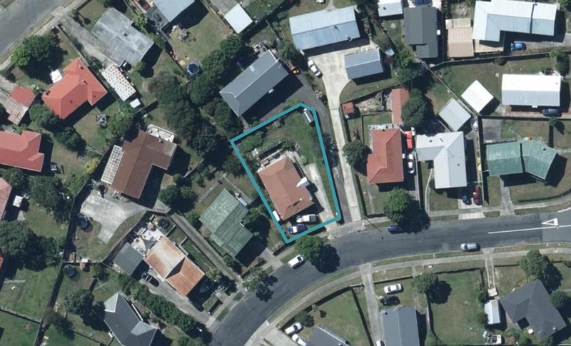 67 Beaumaris Crescent, Ascot Park, Porirua - Carousel 1