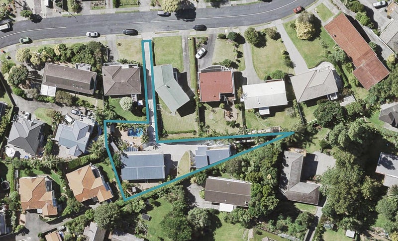 2/11 Galaxy Drive, Mairangi Bay, Auckland - Carousel 1