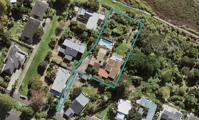 1/0 Exmouth Road, Northcote, Auckland - Carousel 1