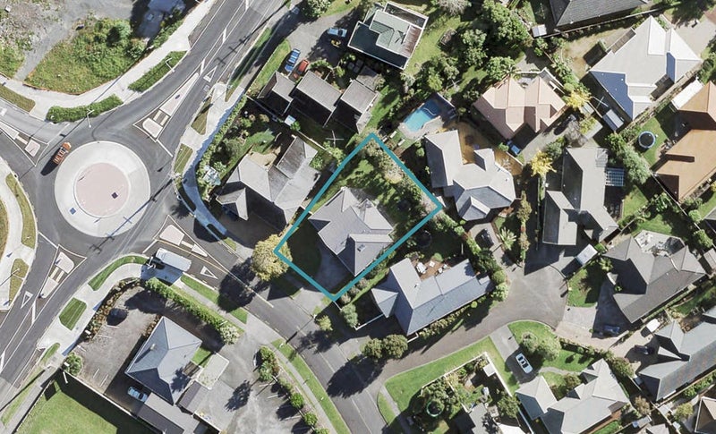 43 Suncrest Drive, West Harbour, Auckland - Carousel 1